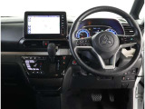 見通しのよいすっきりとした視界で、誰でも運転しやすいです。運転のしやすさは疲れにくさにも繋がりますよ♪