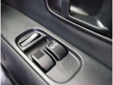 運転席と助手席のスライドドアを開けたり閉めたりできます!車内を換気したいときに便利ですよ!