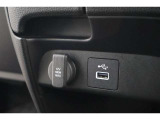 USBオーディオ用ソケットがついていますので携帯電話などを接続すれば音楽等の再生が可能です!