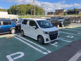 専門スタッフがルームクリーニングと外装の仕上げを一台一台丁寧に実施おります。