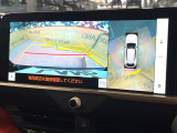 【パノラミックビューモニター】専用のカメラにより、上から見下ろしたような視点で360度クルマの周囲を確認することができます☆死角部分も確認しやすく、狭い場所での切り返しや駐車もスムーズに行えます。