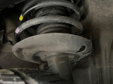 お車を安心してお乗りいただく為には、足回りの定期点検が欠かせません。サービスサポート(有償保証)では無料点検もご提供しており、安心のカーライフをお過ごしいただけるサポート体制が整っています。