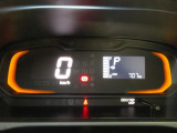 燃費のいい運転をするとイルミネーションがアンバー色からグリーンへ変化します。楽しくエコドライブできます。