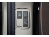EVモードは電気モーターのみを使って走行するモードです。深夜の住宅街、屋内駐車場でエンジン騒音や排気ガスを気にすることなく走行できます。