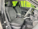 運転席まわりには十分なスペースがあり、大柄な方でもゆったり運転していただける環境です。