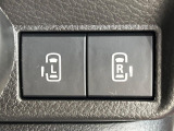 【両側パワースライドドア】スマートキーや運転席のスイッチで後席両側スライドドアの開閉が可能♪電動だから力を入れてドアを開ける必要が無く、小さなお子様でも簡単に開け閉めでき快適です♪