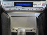 左右独立温度コントロールフルオートエアコンです。運転席、助手席それぞれで独立して温度設定ができます。冷え性の方が乗っても安心ですね♪