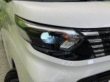 【LEDヘッドライト】悪天候や夜間走行時も良好な視界を確保し安心して運転できる高輝度LEDヘッドライトを装備!点灯速度が早く、消費電力も抑えられています。