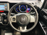 とても握りやすいステアリング!運転手の気持ちがそのまま伝わるかのような反応をしてくれます!!小物入れや各ボタンの配置にこだわり、とても使いやすいです!視認性も良いのでロングドライブもお任せ下さい!
