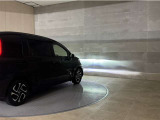 LEDヘッドランプです。十分な明るさを保ちつつも消費電力が少なく、バルブ寿命も長いのが特徴です。瞬時にMAXの光量を発揮するのもLEDならではです。