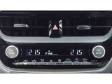 左右独立温度コントロールフルオートエアコンです。運転席、助手席それぞれで独立して温度設定ができます。冷え性の方が乗っても安心ですね♪