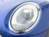 ●LEDヘッドライト:夜間走行時も良好な視界を確保し安心して運転できる高輝度LEDヘッドライトを装備!点灯速度が早く、消費電力も抑えられています。