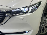 【LEDヘッドライト】悪天候や夜間走行時も良好な視界を確保し安心して運転できる高輝度LEDヘッドライトを装備!点灯速度が早く、消費電力も抑えられています。