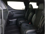 ゆとりある広々とした車内空間は、ドライブを始め買い物やレジャーなど、幅広く活躍します。一人でもみんなとでもお出かけを楽しみましょう!