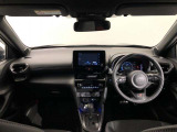 シンプルながら機能性あふれる運転席廻りです。視界性もよく、運転しやすいですよ。