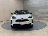 お車購入のポイントとなるフロントマスクです!シャープな目つきが印象的なデザインのヘッドランプです。