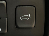 【パワーバックドア】スマートキーや運転席のボタンを押すだけでリアゲートが自動で開閉します!荷物を持っている時や、高い位置にあるバックドアを閉める際に便利な機能です♪