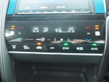 左右独立エアコンでご同乗の方も快適にお過ごし頂けます♪