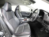 ゆったり室内で運転もしやすいです♪使い勝手の良い配置も考えられています!!