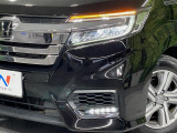 【LEDヘッドライト】悪天候や夜間走行時も良好な視界を確保し安心して運転できる高輝度LEDヘッドライトを装備!点灯速度が早く、消費電力も抑えられています。