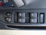 電動格納ミラーあり。駐車の時に便利です。パワーウインドウも付いてます。