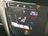 【オートエアコン】一度お好みの温度に設定すれば、車内の温度を検知し風量や温度を自動で調整。暑い&hellip;寒い&hellip;と何度もスイッチ操作をする必要はありません。快適な車内空間には必須の機能ですね♪