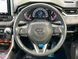 【純正革巻きステアリング】上質な革を使用することで、手にしっかり馴染みとても運転しやすいハンドルです♪