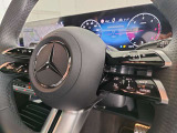 メモリー付きパワーシートが装備されている車両はシートの位置・ドアミラーの角度・ハンドルの位置を3名まで記憶出来ます。
