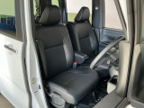 【運転席・助手席】内装ルームクリーニング済みです。しっかり綺麗にしていますので、是非、お確かめください。車に自信があるからこそ、是非一度ご来店頂き内外装も見てもらえると幸いです。