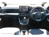 前席全体 目線も高く広い視界で安心して運転することができますね!