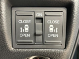 【両側スライドドア】駐車場で隣の車との間隔が狭く乗りにくい時、スライドドアなら安心!ドアオープン時も幅を取らず、開口部が広いので乗り降りがとっても簡単です。大きな荷物の出し入れも後席から可能♪