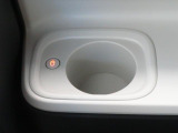 ホッとカップホルダーが運転席・助手席にあります。ホットドリンクをちょうど良い温度でキープしてくれる保温機能付で嬉しいです。
