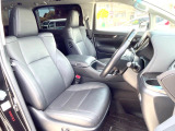 運転席シート廻りは使用感も少なく、良好な状態となっています。前オーナー様が丁寧に使っていたことがよくわかりますね。
