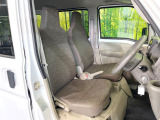 運転席シート廻りは使用感も少なく、良好な状態となっています。前オーナー様が丁寧に使っていたことがよくわかりますね。