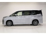 HV車です。ガソリン車より燃費もよく静かで滑らかな走りです。