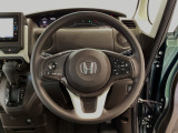 運転にかかわる様々な操作を安全に行えるように視点移動が少なく操作性に配慮されたスイッチ類が凝縮されたコクピットです。