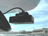 万が一の瞬間も、純正ドラレコで安心。事故やトラブル、あおり運転の記録をしっかり残してくれるから、後の手続きもスムーズに。ナビ画面に映像表示が出来るので、その場で状況確認も出来て便利です♪