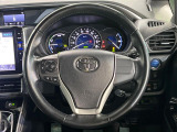 インテリアに合わせたデザインのステアリングは、運転される方のことも考え、運転しやすい形状、大きさです。是非一度、実際に触ってお確かめください。