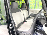 運転席まわりには十分なスペースがあり、大柄な方でもゆったり運転していただける環境です。