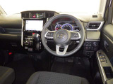 運転席まわりです。 各操作スイッチは使いやすい位置に配置されてます。