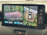 【マルチビューカメラシステム】専用のカメラにより、上から見下ろしたような視点で360度クルマの周囲を確認することができます☆死角部分も確認しやすく、狭い場所での切り返しや駐車もスムーズに行えます。