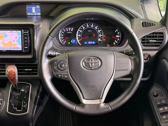 るなページ トヨタ ヴォクシー 2.0 ZS の中古車詳細 (120,930km, ブラック, 愛知県