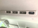 【リアオートエアコン】広い後部座席には必須の機能!風量や温度を自動で調整し前席と同様な車内環境にしてくれるリアオートエアコンを装備。夏の暑さも冬の寒さもストレスなく快適にお過ごしいただけます♪
