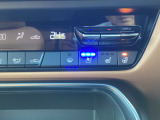 前席には乗員とシートの間の熱のこもりを吸い出し暑い季節でも快適な運転環境を提供する機能を備えています!風量は3段階で調整できます!前席にはシートヒーターとハンドルヒーターも付いてますので一年中快適☆
