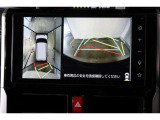 車両を上から見たような映像表示するパノラミックビューモニター付き!