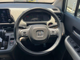 【純正革巻きステアリング】上質な革を使用することで、手にしっかり馴染みとても運転しやすいハンドルです♪