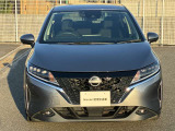 日産のブランドを象徴するVモーショングリルです。
