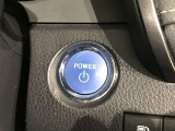 エンジンスタートスイッチです。キーが車内にあれば、エンジンの始動や停止はスイッチを押すだけ!キーを取り出す手間を省き、ワンプッシュで操作できるので簡単でスムーズです。