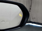 ウインカーミラーにはBSM(ブラインドスポットモニター)を搭載。隣を走る車両が死角に入るとLEDインジケーターを点灯。また、ウィンカーを出すとインジケーターも光って点滅!注意を促してくれます