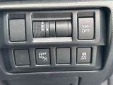 【ブラインドスポットモニター】BSM(ブラインドスポットモニター)は、走行中に隣接する車線の死角領域を走る、または死角領域に急接近してくる車両を検知し、ドアミラーインジケーターが点灯し、注意を促します。